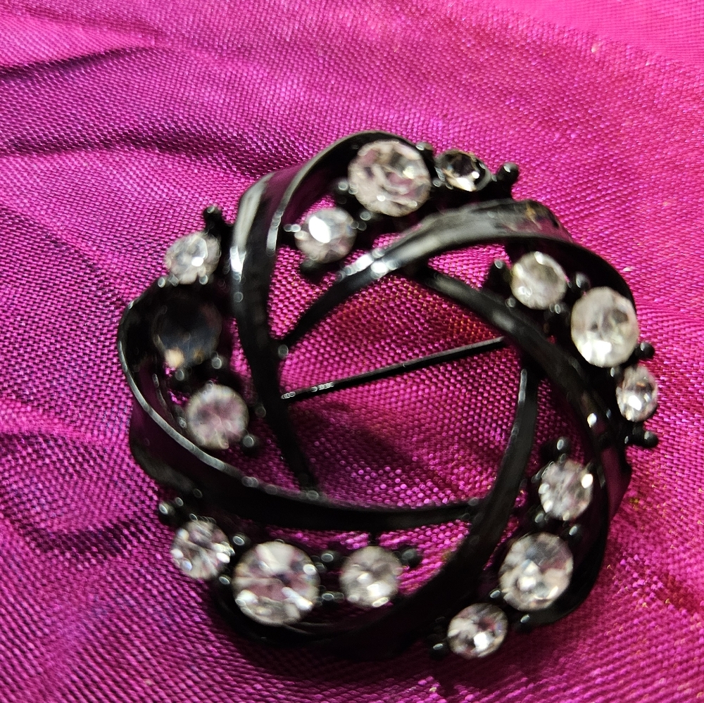 Faux Diamond Brooch (Missing a diamond) - Picture 3 of 4